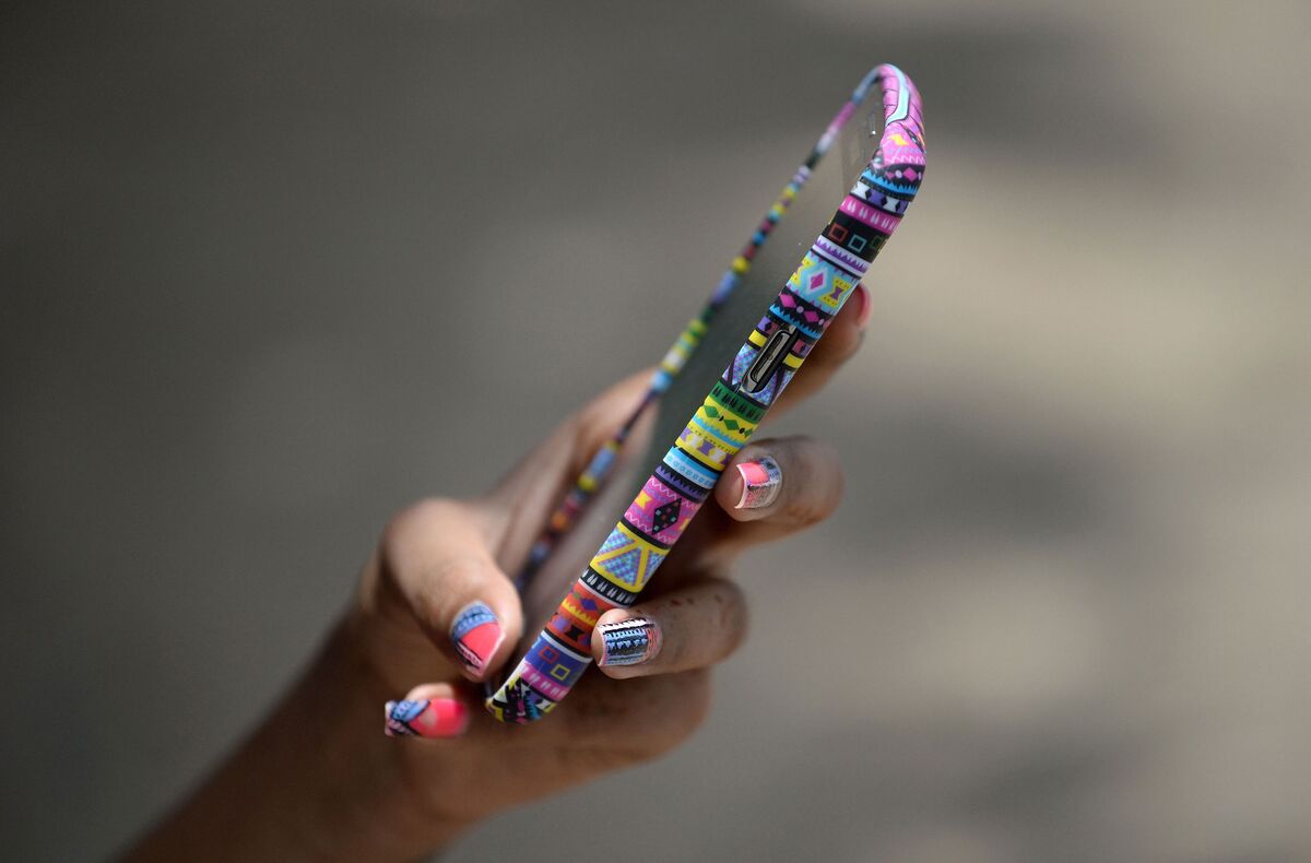 India’s Economic Survey Flags Age-Based Limits for Social Media