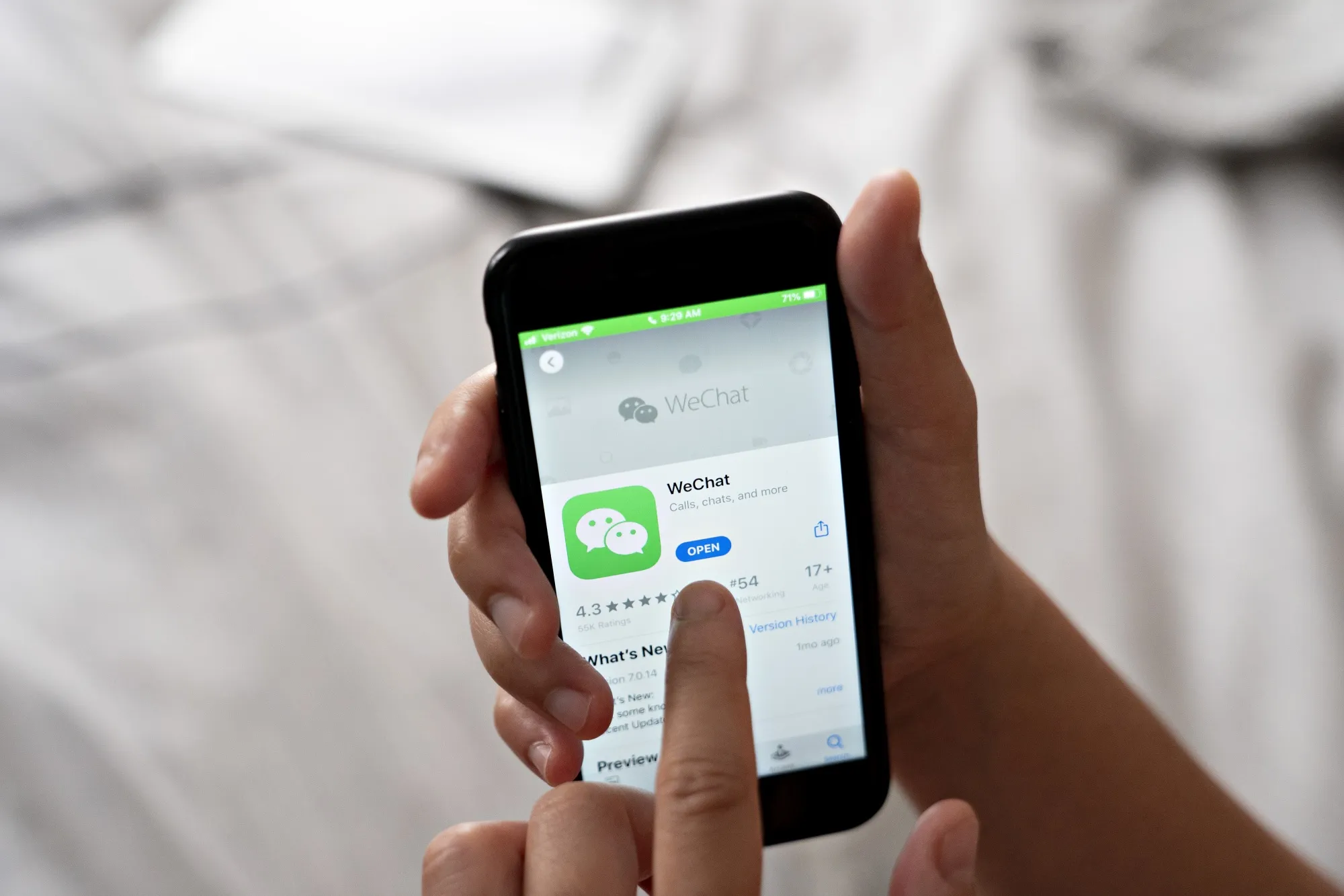 Trump Widens China Tech Attack, Banning Tencent's WeChat, TikTok 