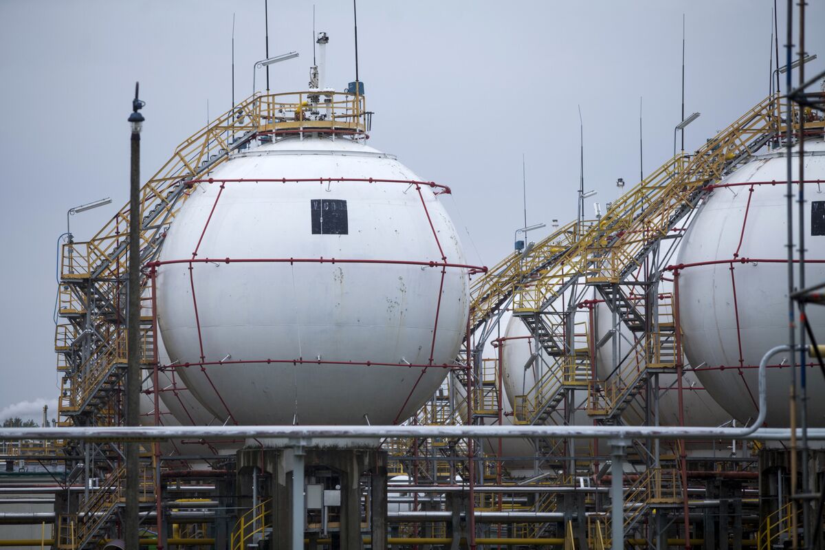 European Natural Gas Prices Drop on Stockpile Boost, Stable Russia