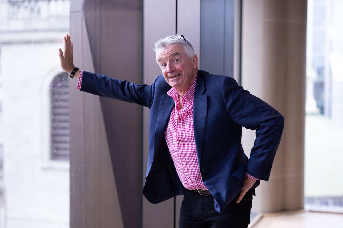🟪"Ryanair: Michael O'Leary in corsa per un bonus da 100 milioni di euro grazie a prezzi stracciati"