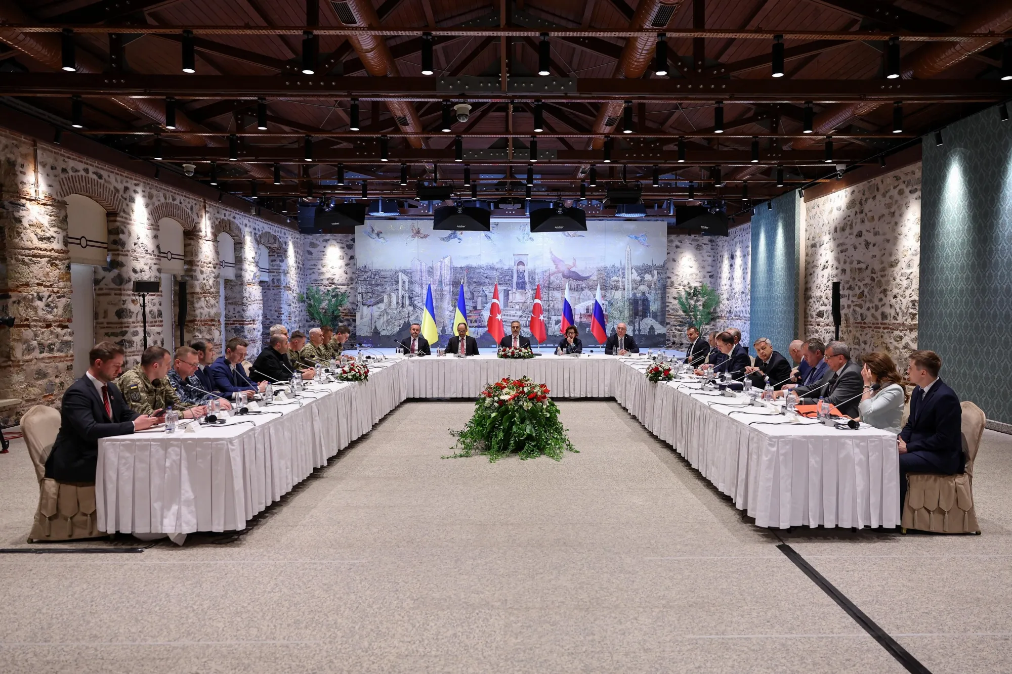 Hakan Fidan chairs a meeting with Russia and Ukraine at Dolmabahce Palace in Istanbul, on May 16.