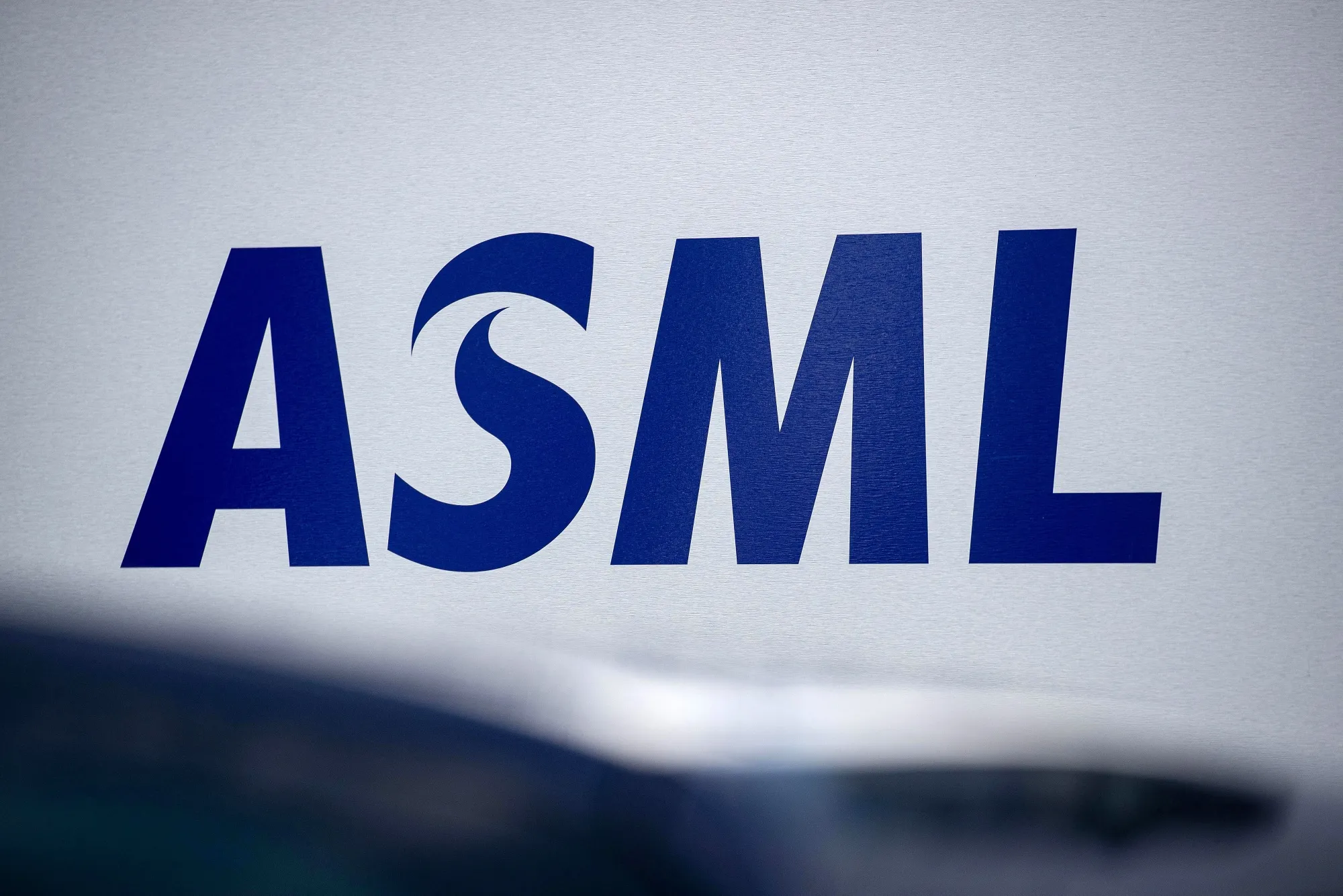 ASML、7－9月の受注が減少－半導体セクターの低迷続く - Bloomberg
