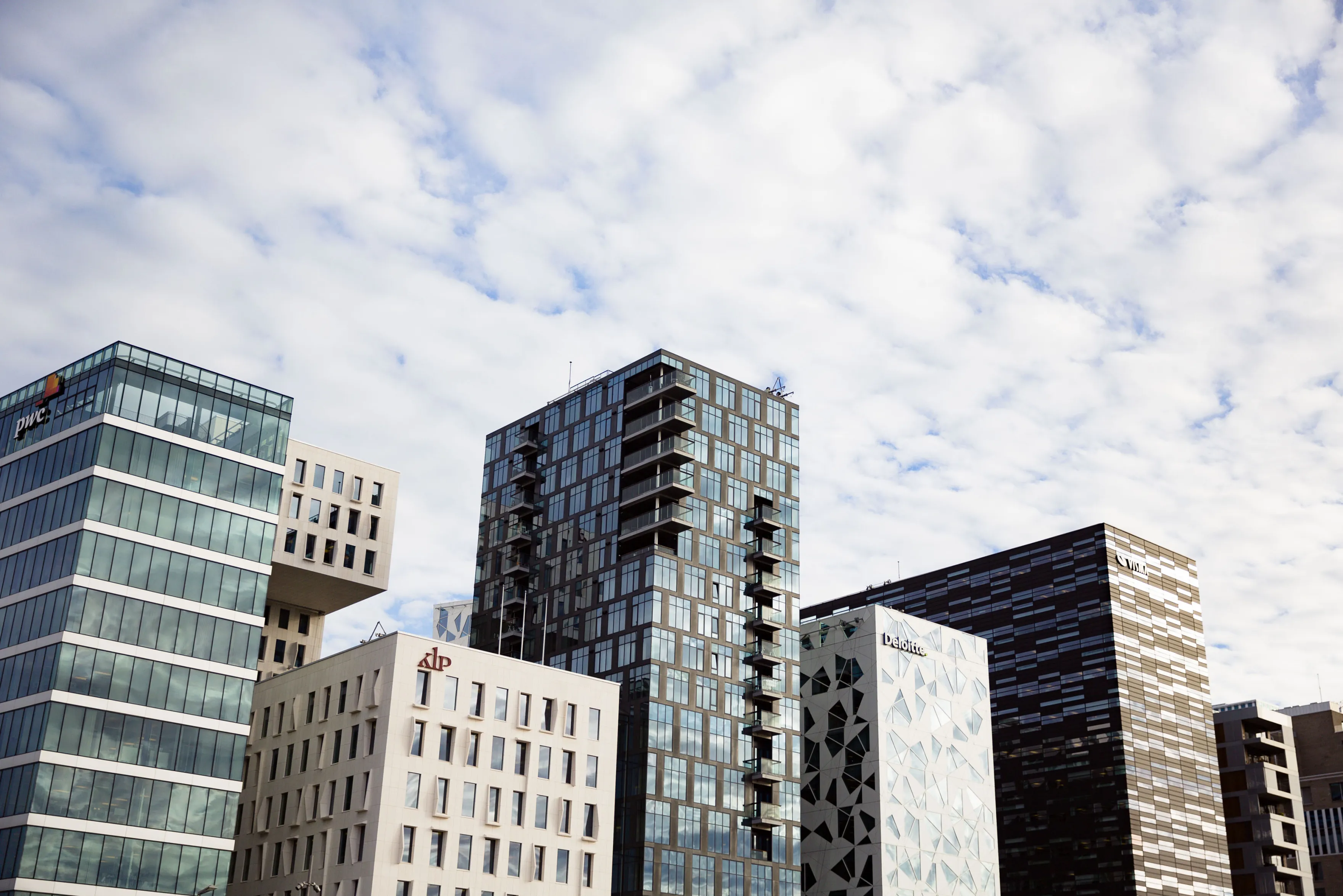 Tiny NJ Broker Behind 2,000% IPOs Set to Return After Hiatus - Bloomberg