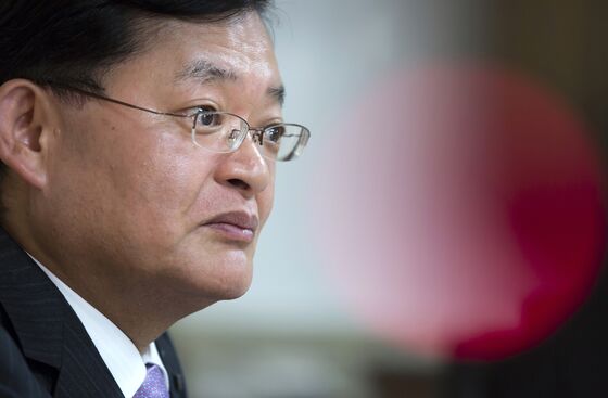 Toshiba CEO Losing Support Among Employees, Poll Finds