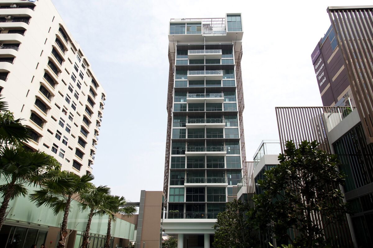 Singapore Property Bulls Ignore Central Bank's Warning