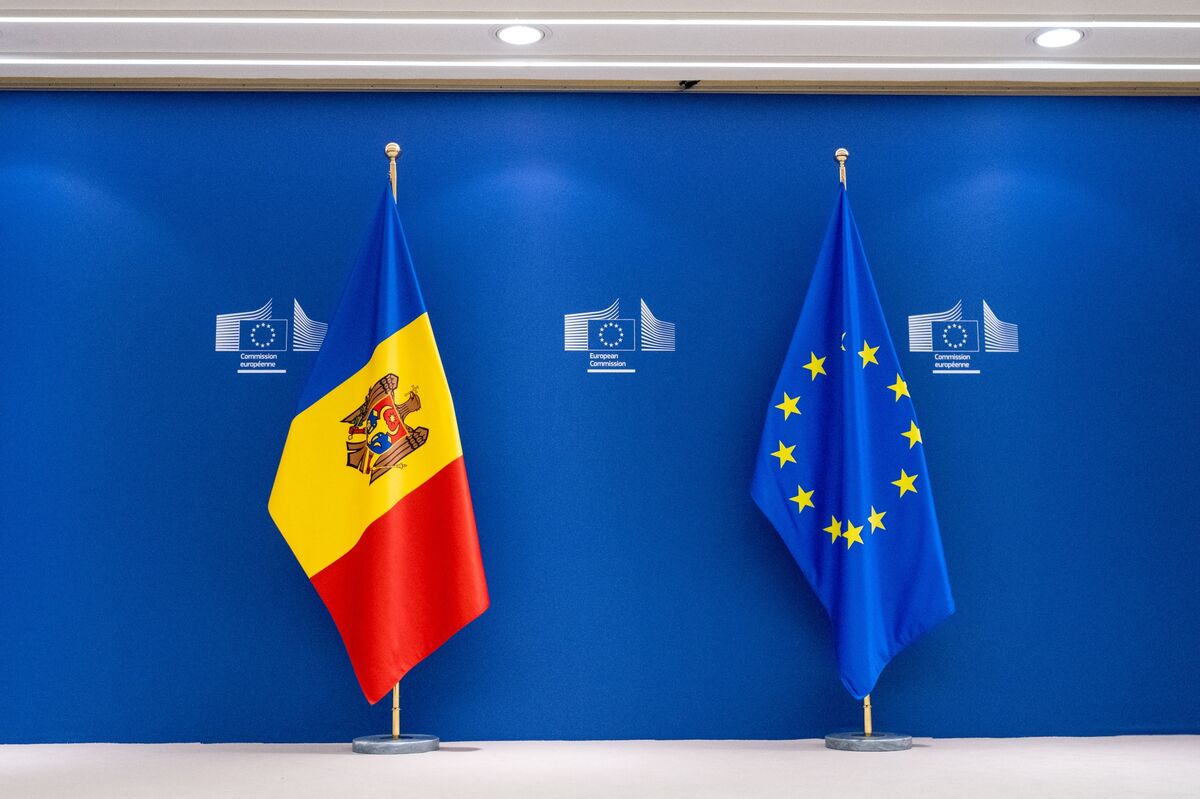 EU to open first accession talks phase for Ukraine and Moldova after Hungary lifts veto
