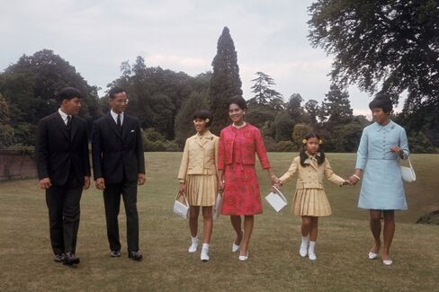 King Bhumibol and Queen Sirikit with their children at King’s Beeches, in Sunninghill, U.K., 1966.