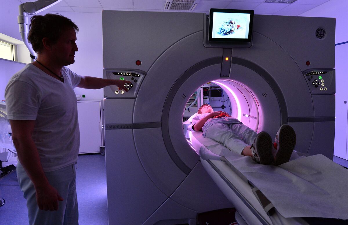 GE (GE) Tumbles as Company Flags Supply Woes at Health Care Unit - Bloomberg