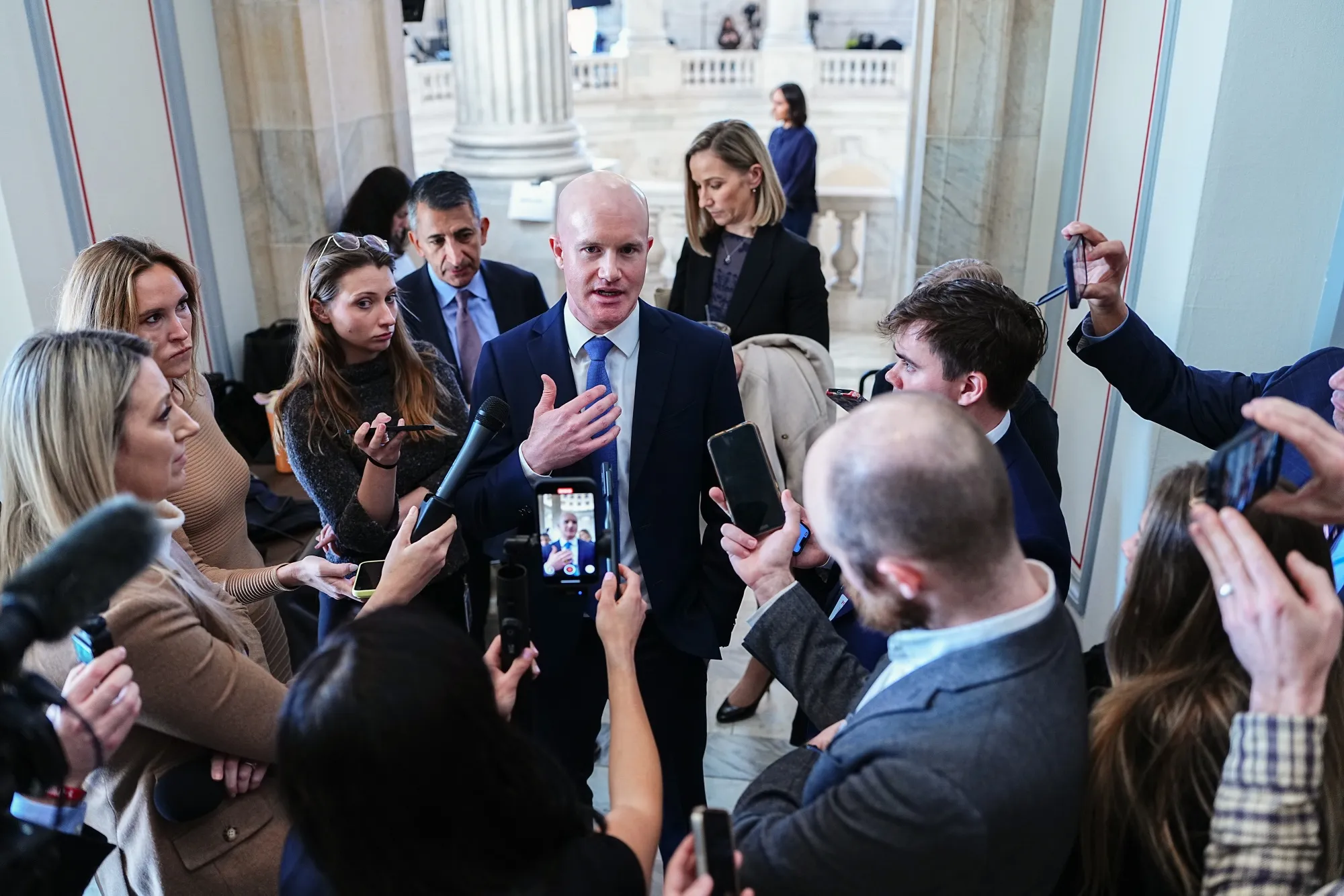 Coinbase CEO Lobbies Lawmakers to Protect Crypto Rewards - Bloomberg