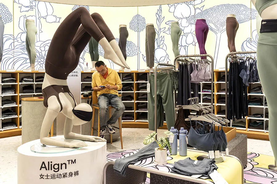 ルルレモンが不景気の中国で快進撃、ヨガパンツ2.3万円でも大ヒット
