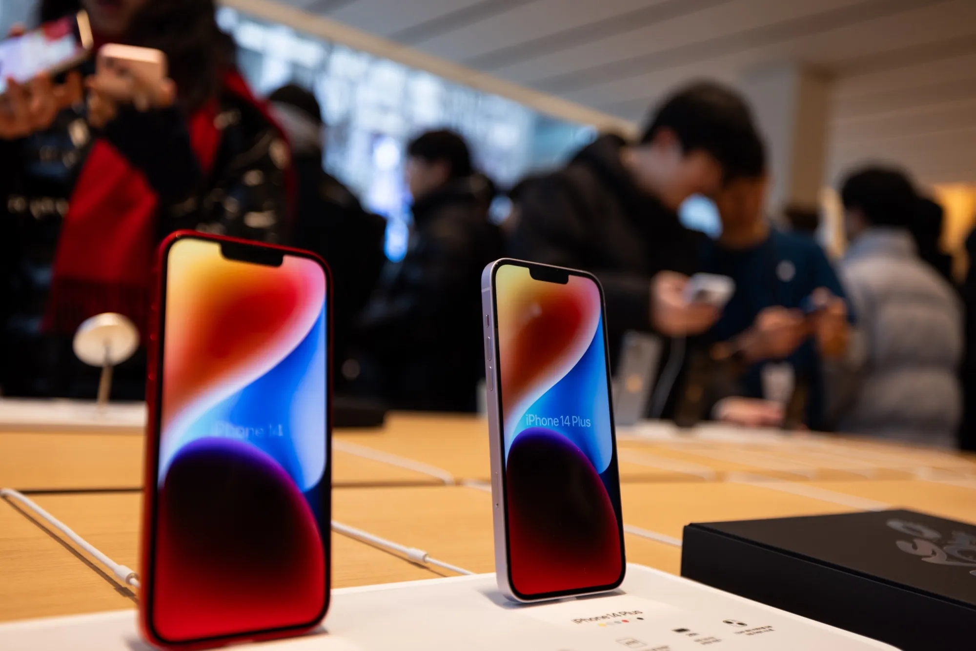 Apple 2025 Plans: iPhone 17, Smart Home Hub, iOS 19, AI, Apple Watch,  iPads, M5 - Bloomberg