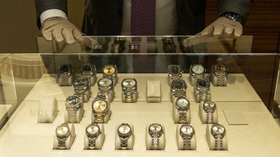 U.K.’s Largest Rolex Retailer Lifts Forecast as Demand Improves