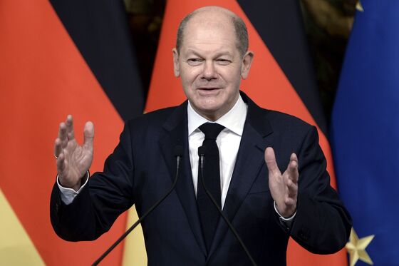 Germany’s Scholz Urges Faster Vaccinations to Beat Covid