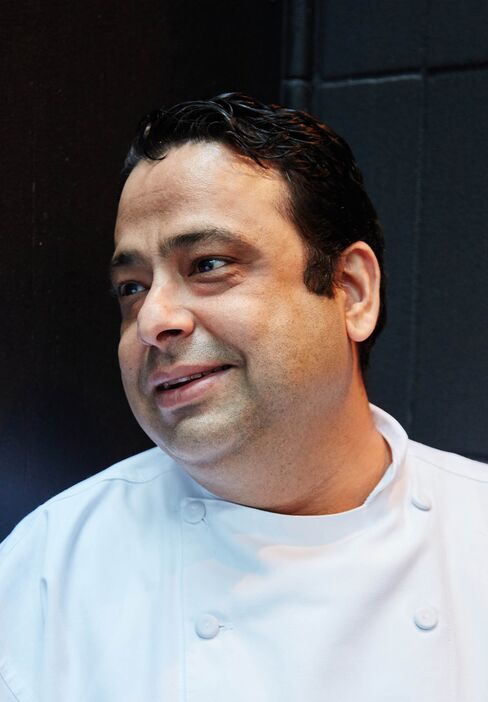 Mehrotra, 42, ήταν στη Νέα Υόρκη από τον Δεκέμβριο και λεωφορείο θα εμπρός και πίσω μεταξύ της νέας θέσης του Μανχάταν και την κουζίνα του στο Δελχί.