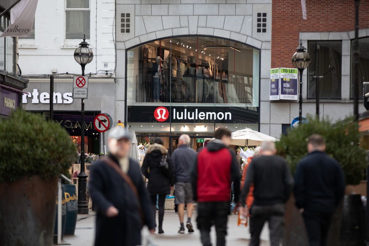 Lululemon (LULU) Hits Bottom of S&P 500 as Concern Over Outlook Builds ...