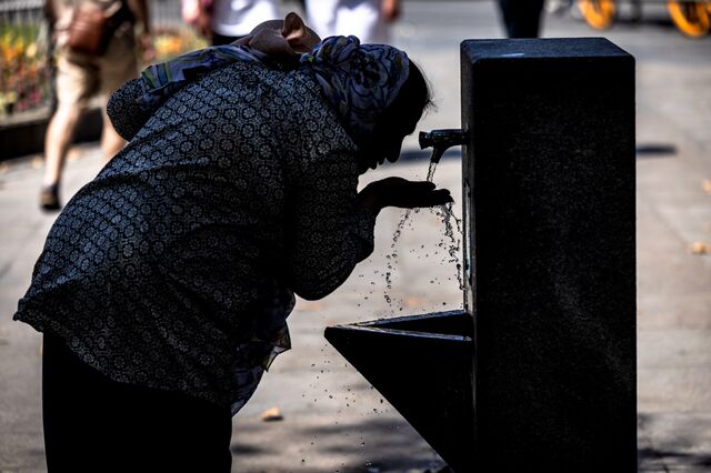 Fountain on Puerta de Jerez square during high temperatures in Seville, Spain, on Tuesday, July 4, 2023.