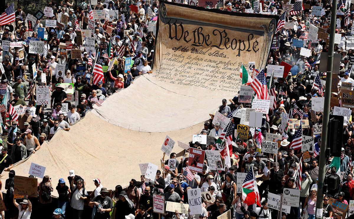 Anti-Trump Protesters Turn Out Across US for ‘No Kings’ Protest