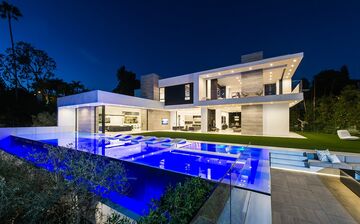 For Sale 10 Stunning Modern Mansions In L A Bloomberg