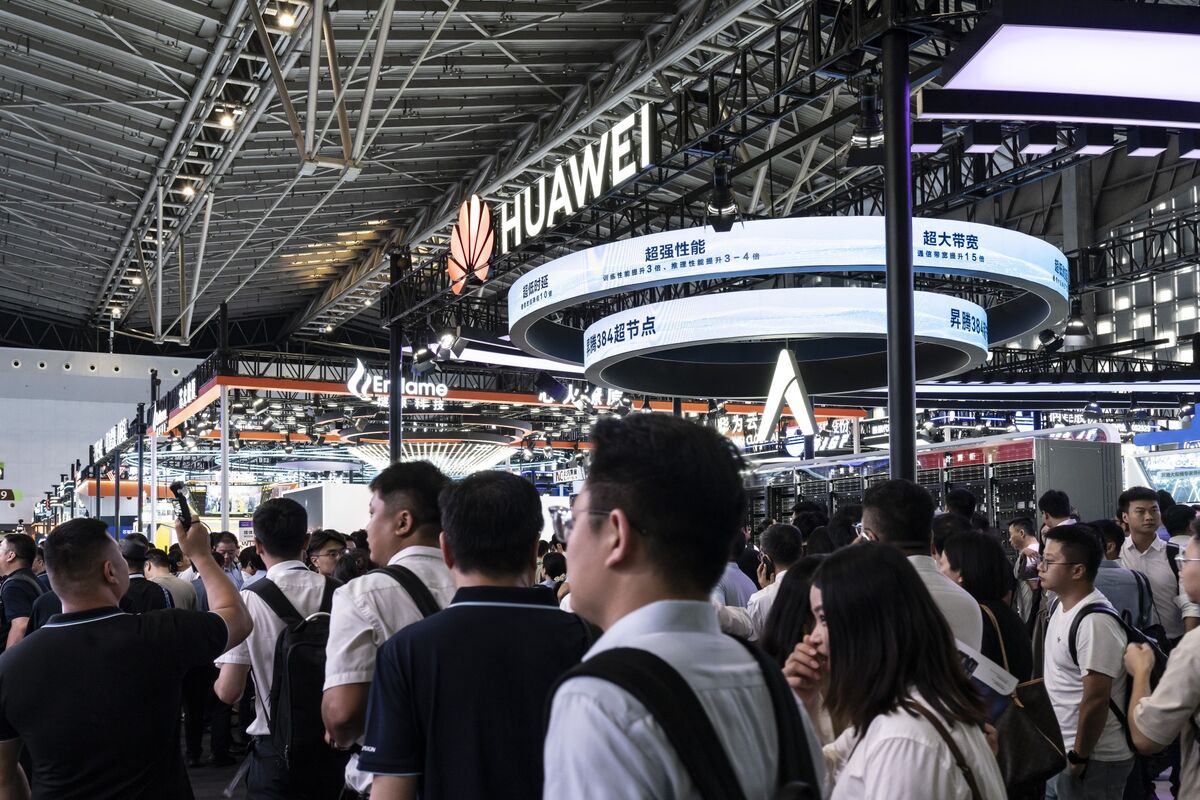 ブルームバーグのニュース記事「エヌビディアに挑む中国勢、AI半導体技術で進展アピール－株価急伸」の画像