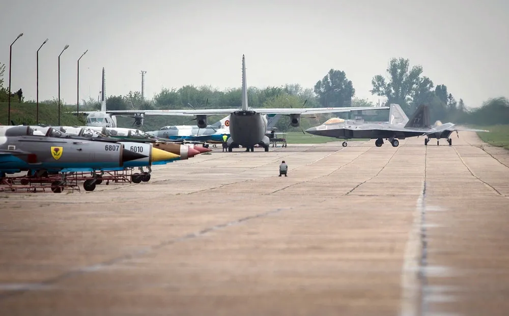 US fighter jets, right, at&nbsp;Mihail Kogalniceanu airbase in Romania in 2016.
