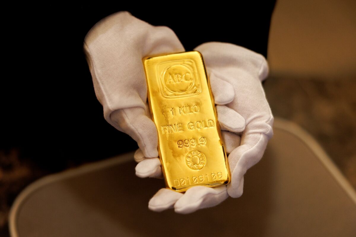 Gold Trader Hiring Spree Drives Up Pay as Bullion Market Booms