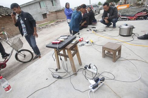 Chinese in Earthquake Zone Flock to WeChat as Phone Calls Fail