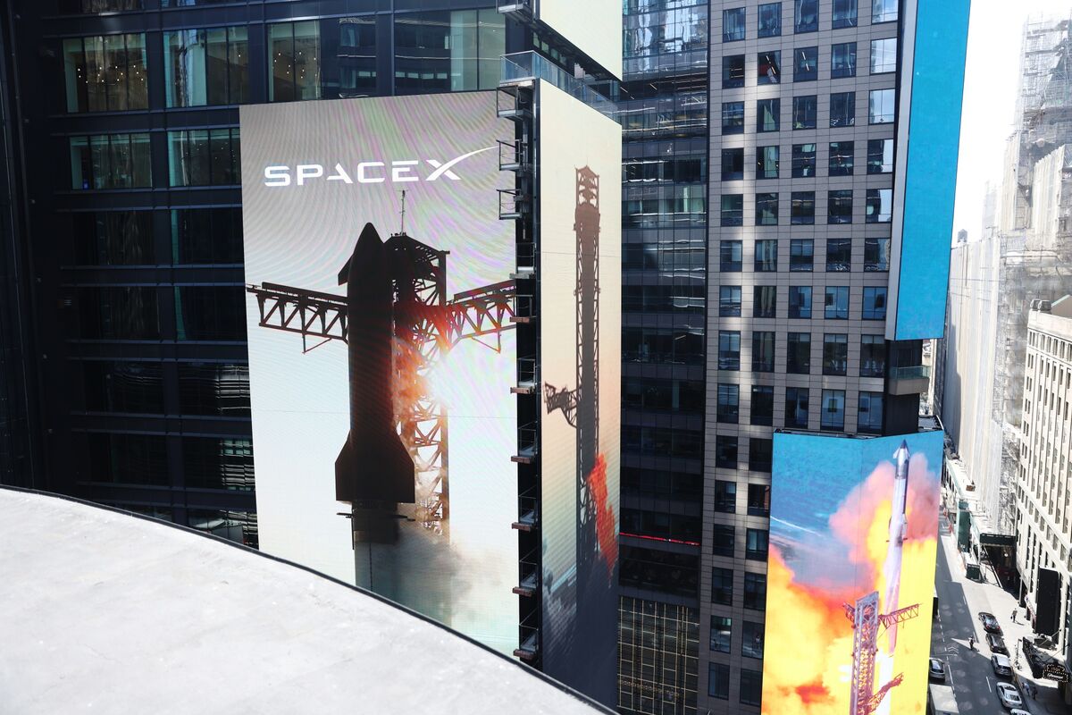 SpaceX Shares Rise, Set to Extend Gains After Record IPO