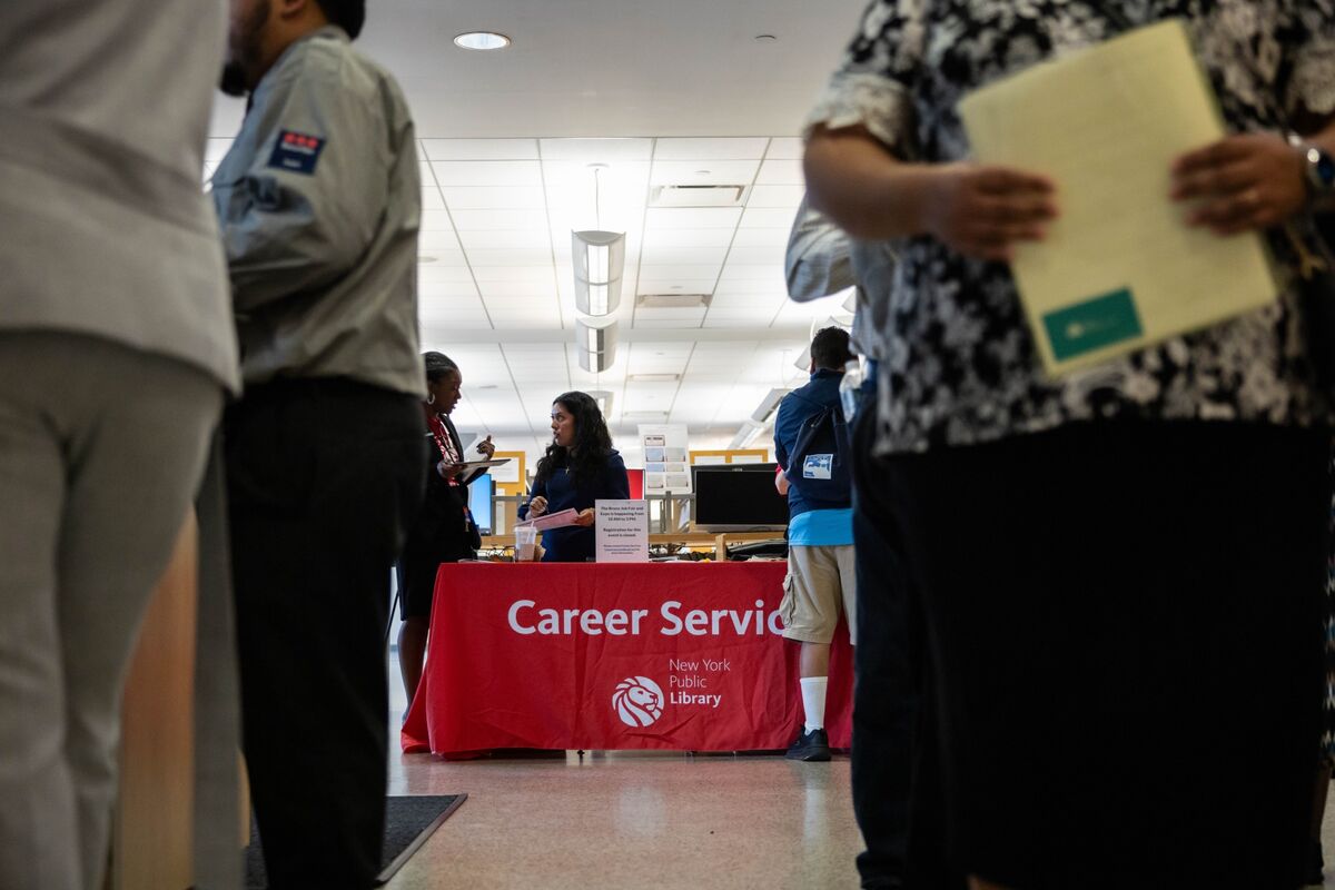 US Jobless Claims Fall to Five-Month Low as Storm Impact Fades - Bloomberg