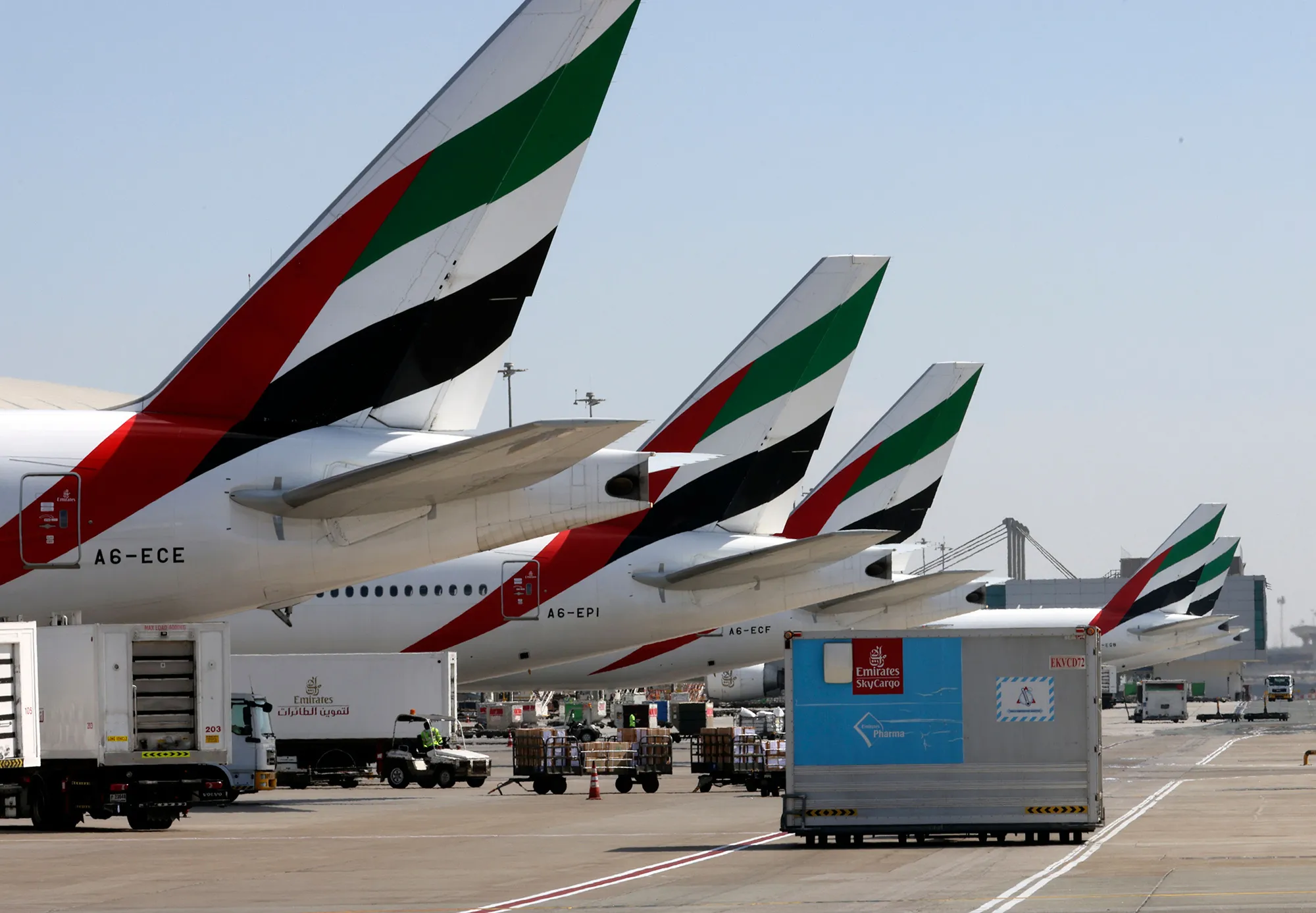 Dubai May Sell Its Shares in Emirates Airline in IPO - Bloomberg