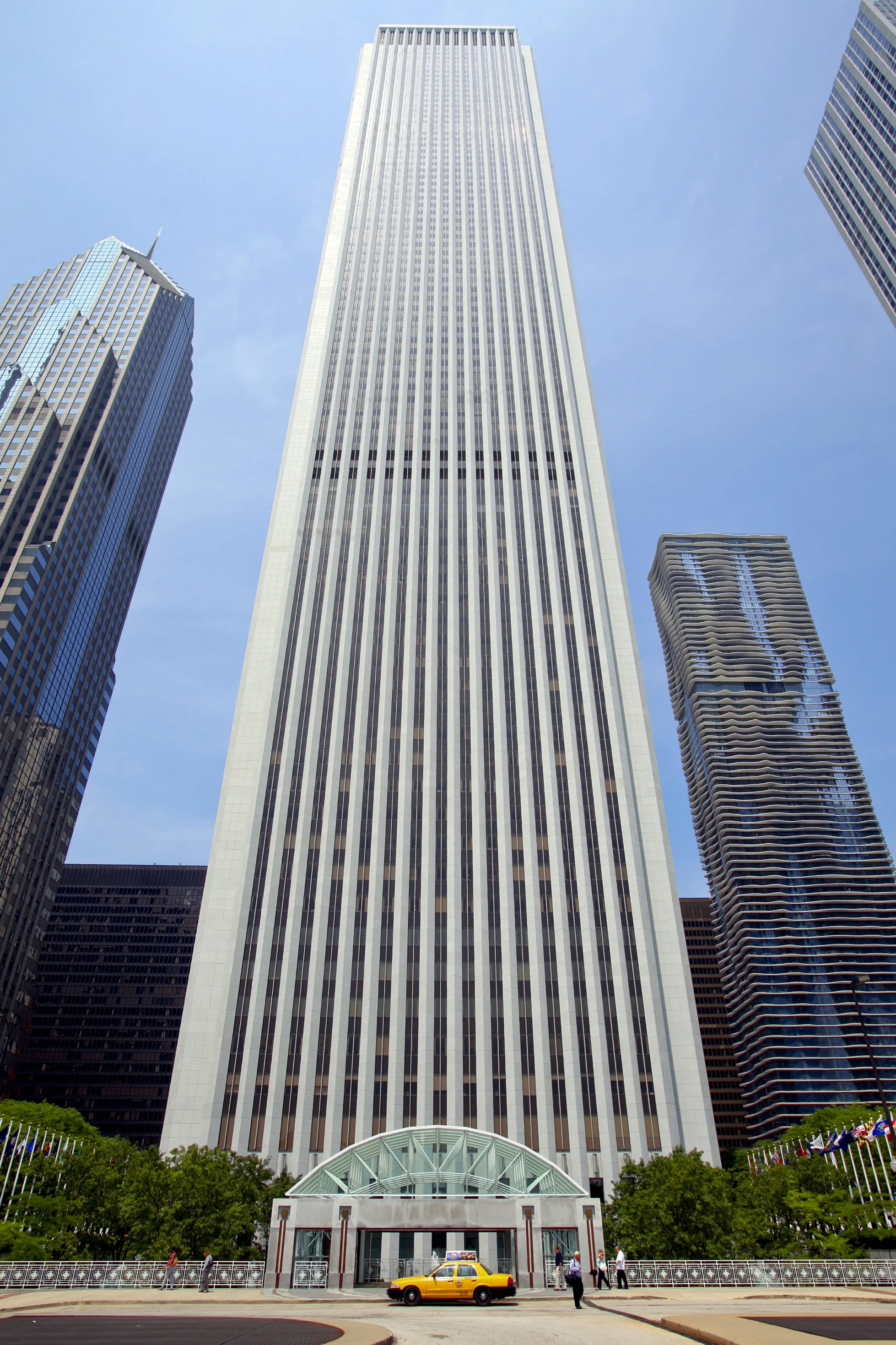 エーオン、シカゴからロンドンに本社移転へ－新興国で事業拡大目指す - Bloomberg