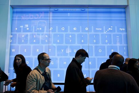 Microsoft’s Next CEO a Tough Bet as Online Gamblers Favor Elop