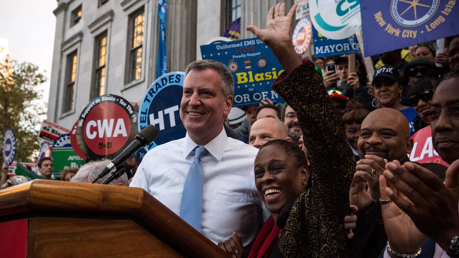 New York City mayoral frontrunner Bill de Blasio (L) and his wife Chirlane McCray speak at a campaign rally at Brooklyn Borough Hall on November 1, 2013 in the Brooklyn borough of New York City.
