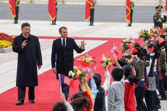Macron, Xi Pledge to Uphold Free Trade During China Visit