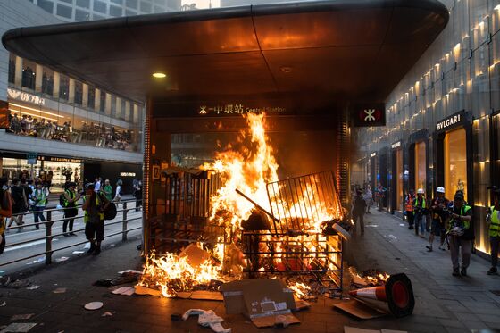 Central Hong Kong Hit With Violence After Lam’s Big Concession