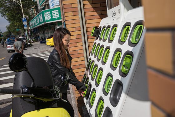 Battery-Swapping Startup Gogoro to Go Public in SPAC Merger