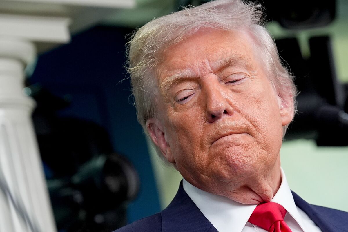 ブルームバーグのニュース記事「【コラム】トランプ氏が突き進む米経済自滅への道－クルック」の画像