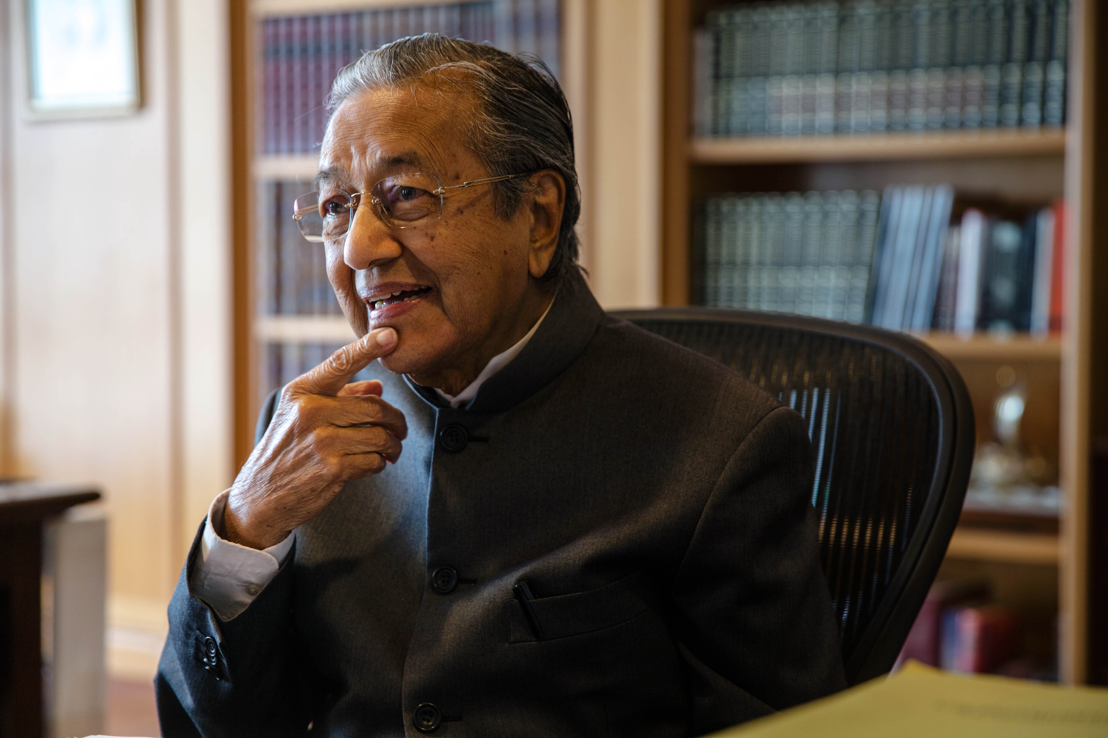 Mahathir the Victor as Sex Video Roils Malaysia Ruling Party - Bloomberg