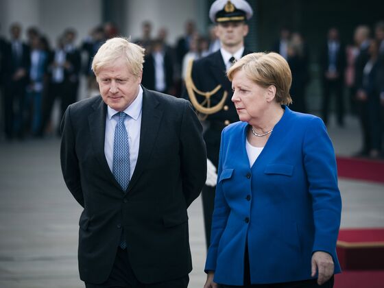 Johnson Lays on Royal Welcome for Merkel on Her Final U.K. Visit