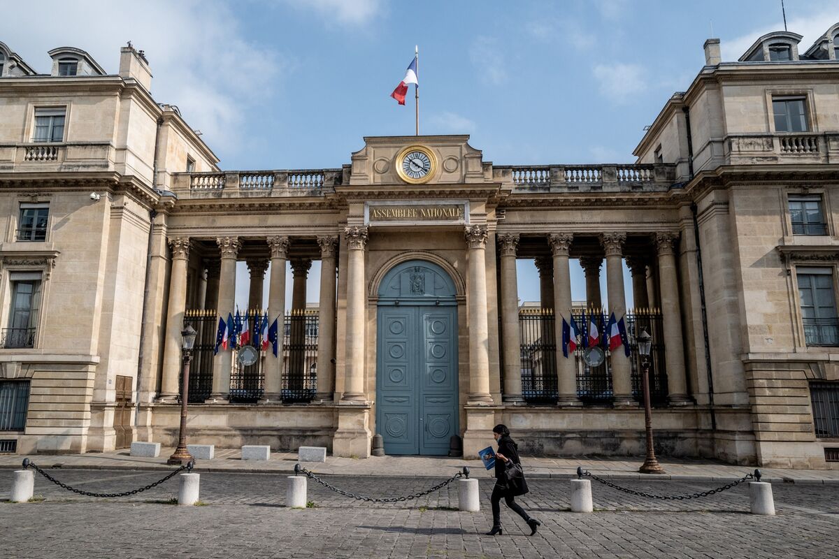 Political Paralysis Puts France In Market’s Crosshairs