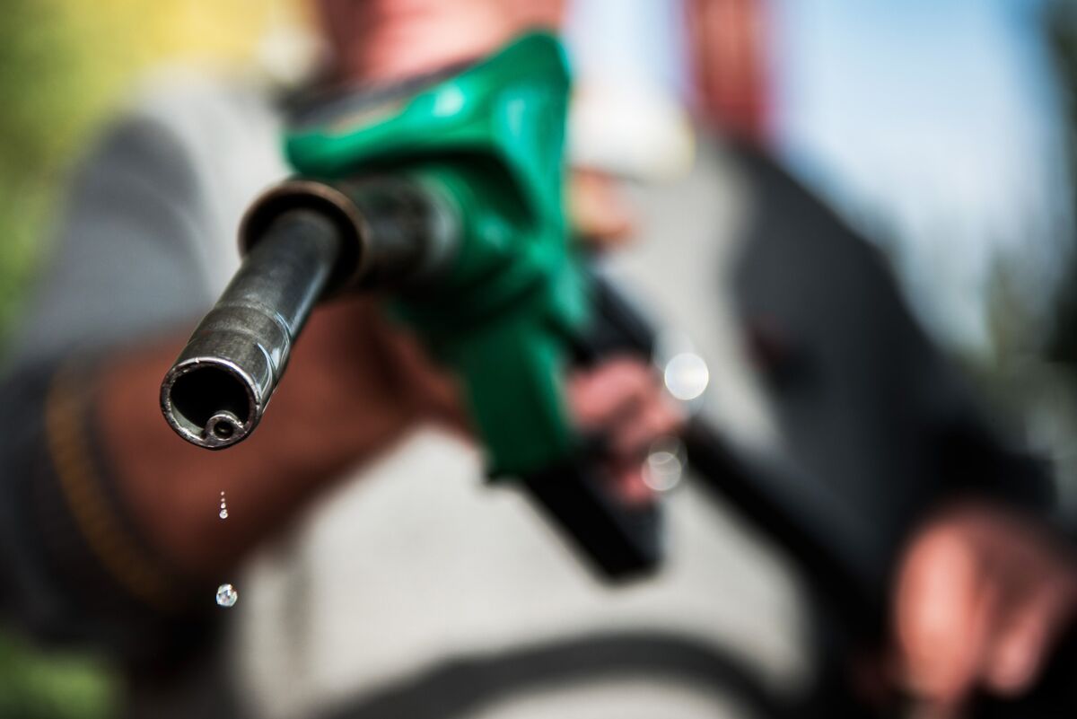 Hungary Fights ‘Petrol Tourism’ With Foreigner Price Cap Ban Bloomberg
