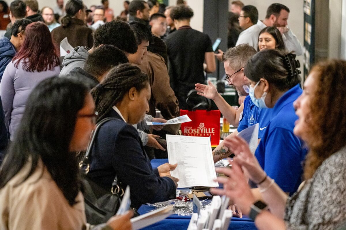 US Jobless Claims Fell to Three-Year Low Over Thanksgiving