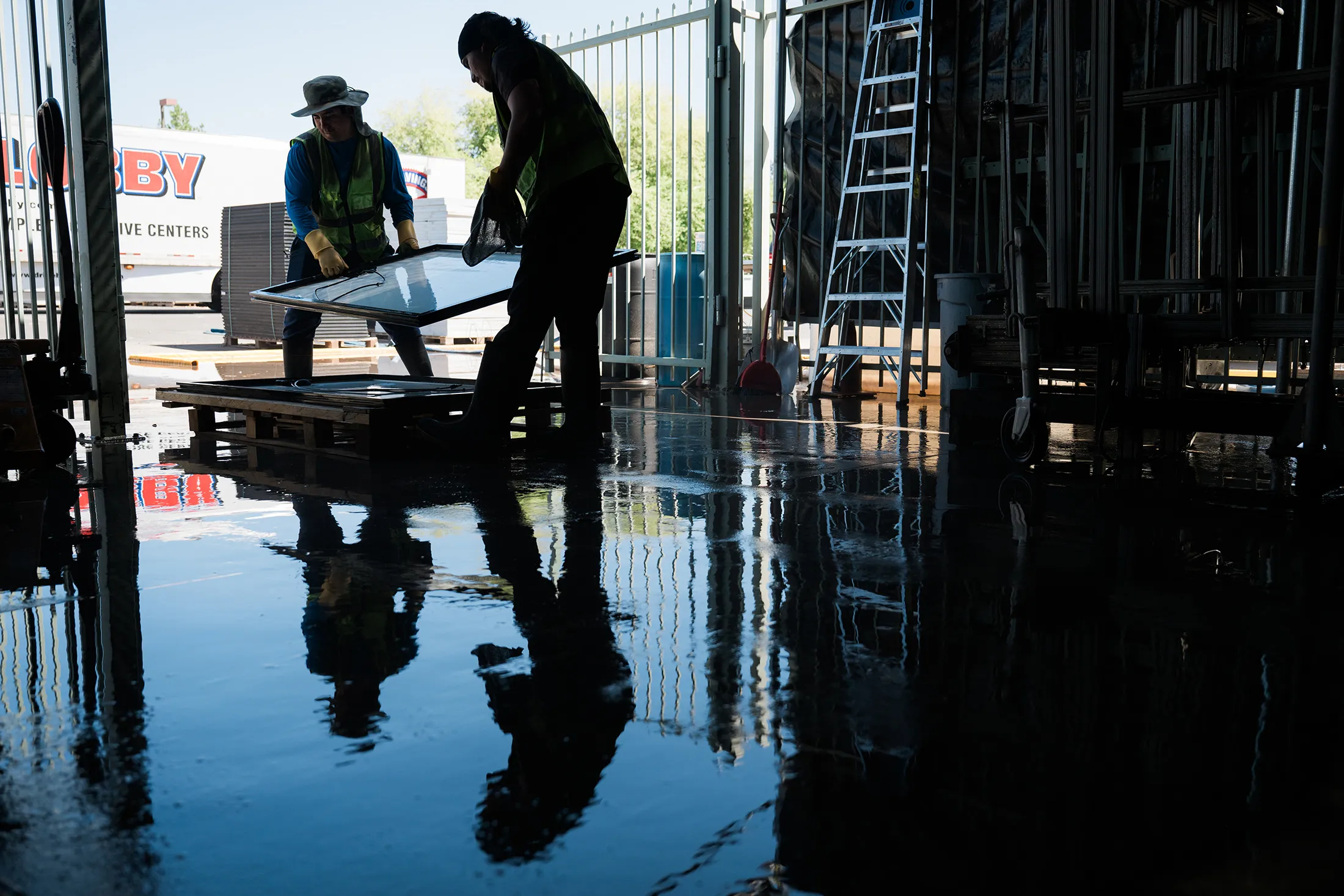 Used Solar Panels Sold on Facebook and eBay Have Cult Following - Bloomberg