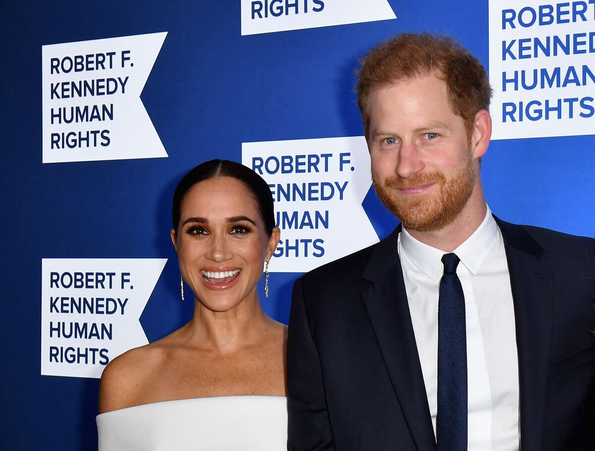 Harry and Meghan Netflix Show Throws Gauntlet to Royal Family, William and  Kate - Bloomberg