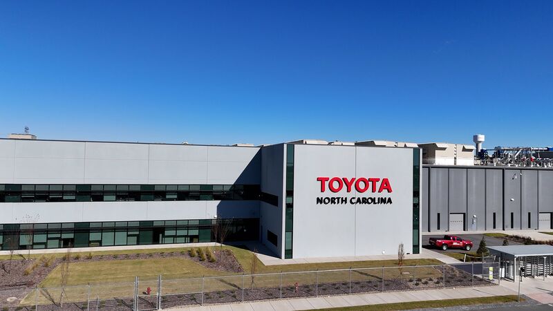 relates to トヨタ、米国で5年間で100億ドル投資へートランプ氏発言と一致