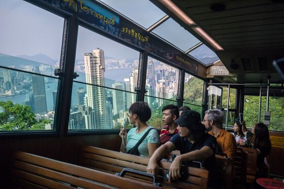 Chinese Tour Groups to Hong Kong Plunge 86% for Golden Week
