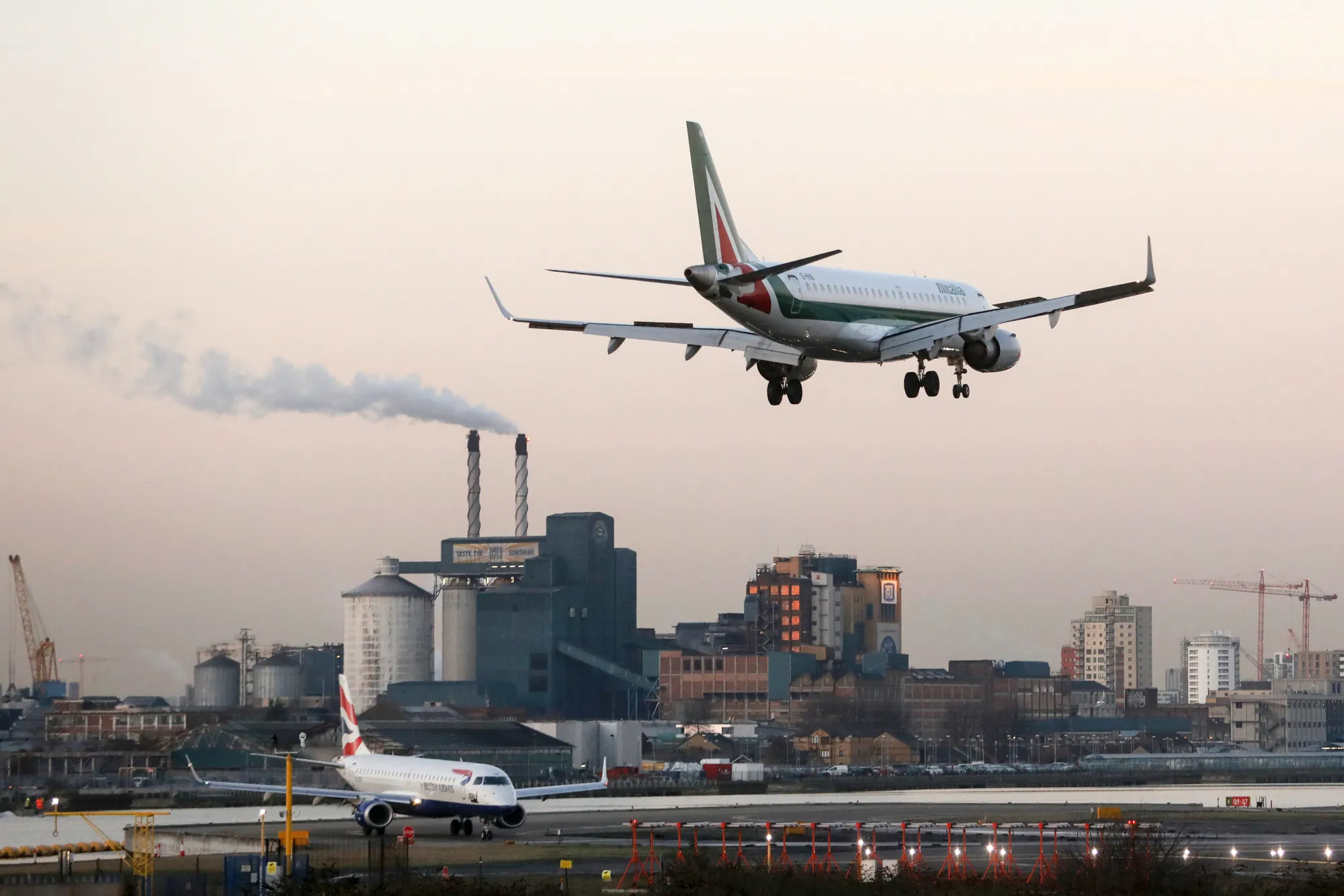 Alitalia SpA Airline As Shareholders Approved Etihad Airways PJSC Investment of Up to $231m