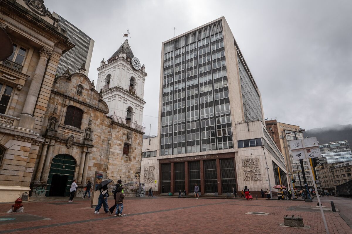 ⚫️ BLOOMBERG: "La banca centrale colombiana mantiene i tassi di interesse nonostante l'inflazione in aumento"