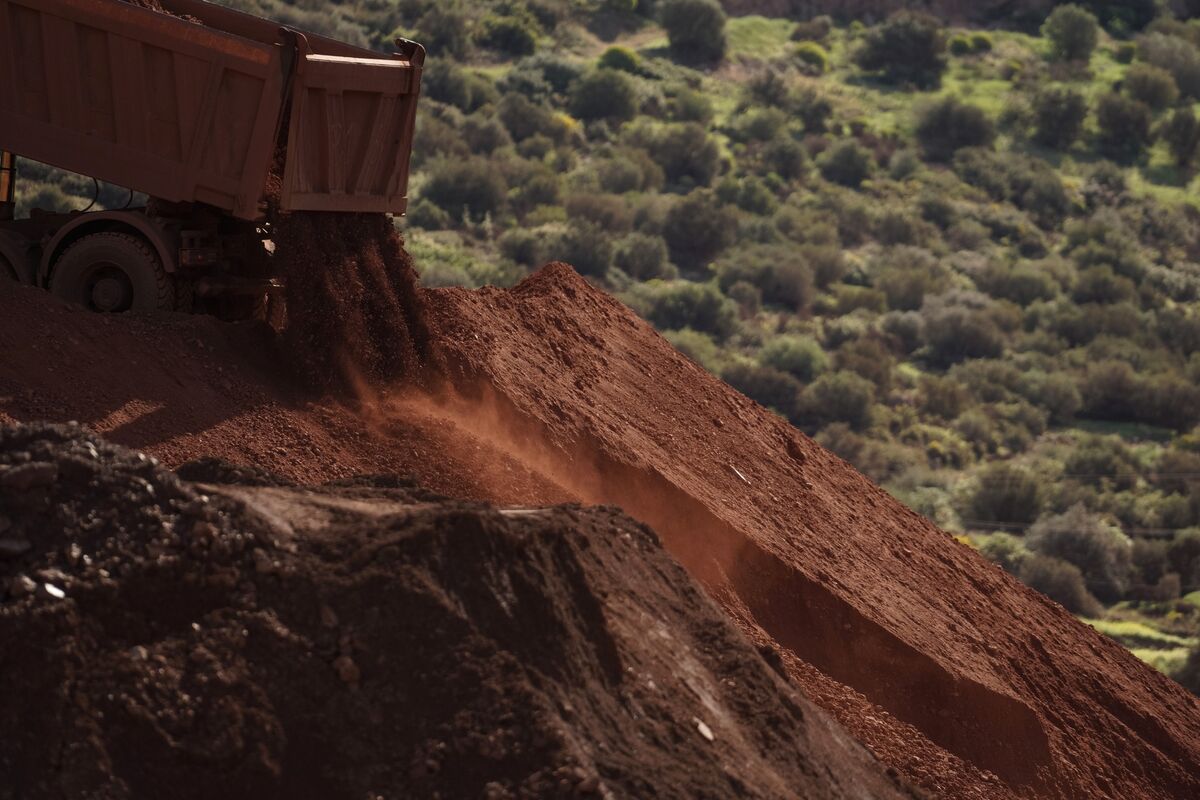 Top Bauxite Producer Guinea to Unveil Export Controls in June