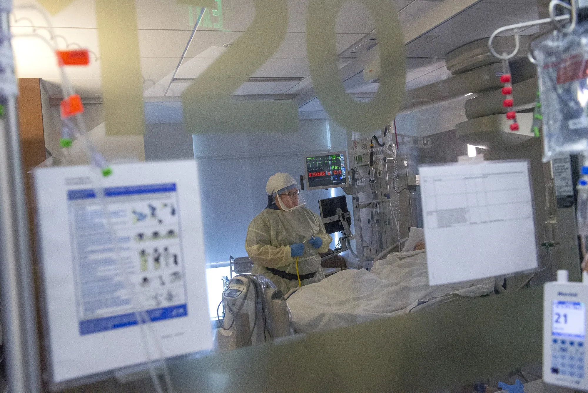 Inside A Covid-19 Ward As U.S. Cases Rise at Slower Pace 