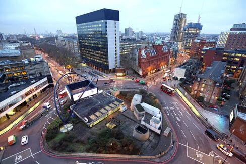 Business School Winter Treks: An Economic Indicator?